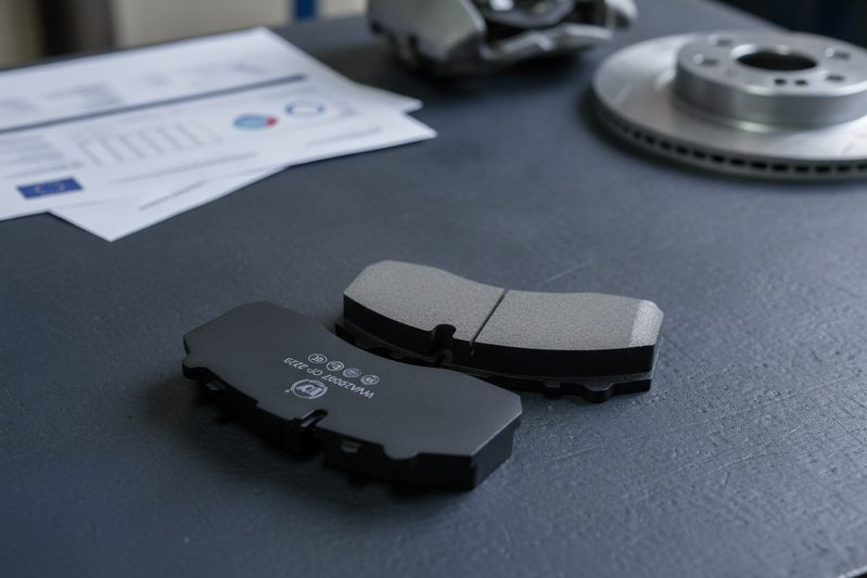 Параметры испытаний сертификации тормозных колодок ECE R90 в сравнении с мировыми стандартами