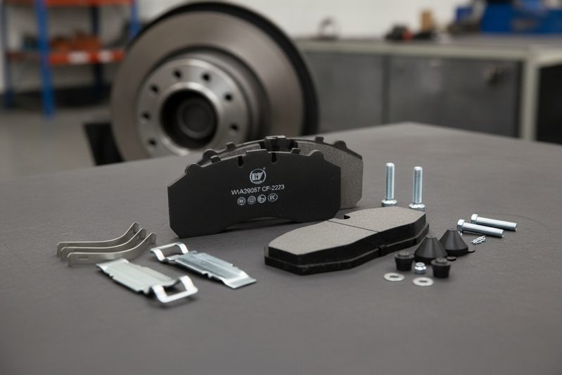 Проверка качества поставщика тормозных колодок DAF на складе BAIYUN Brake